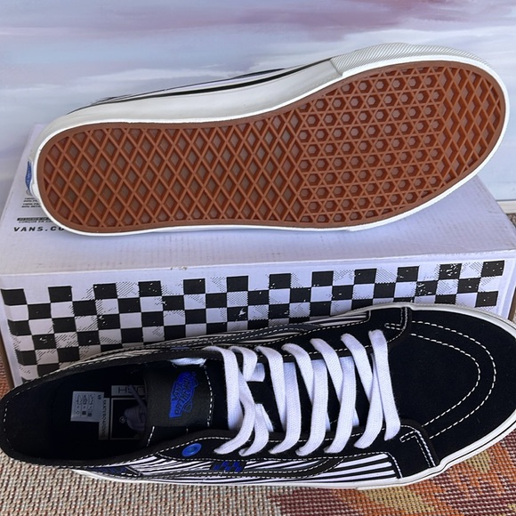 Vans Men’s Skate Sk8-Hi D
Breana Geering Black/White
VN0A5KYBBA2
Sneakers - Picture 3 of 16